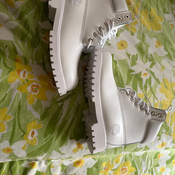 white timberland boots - Picture 1 of 3